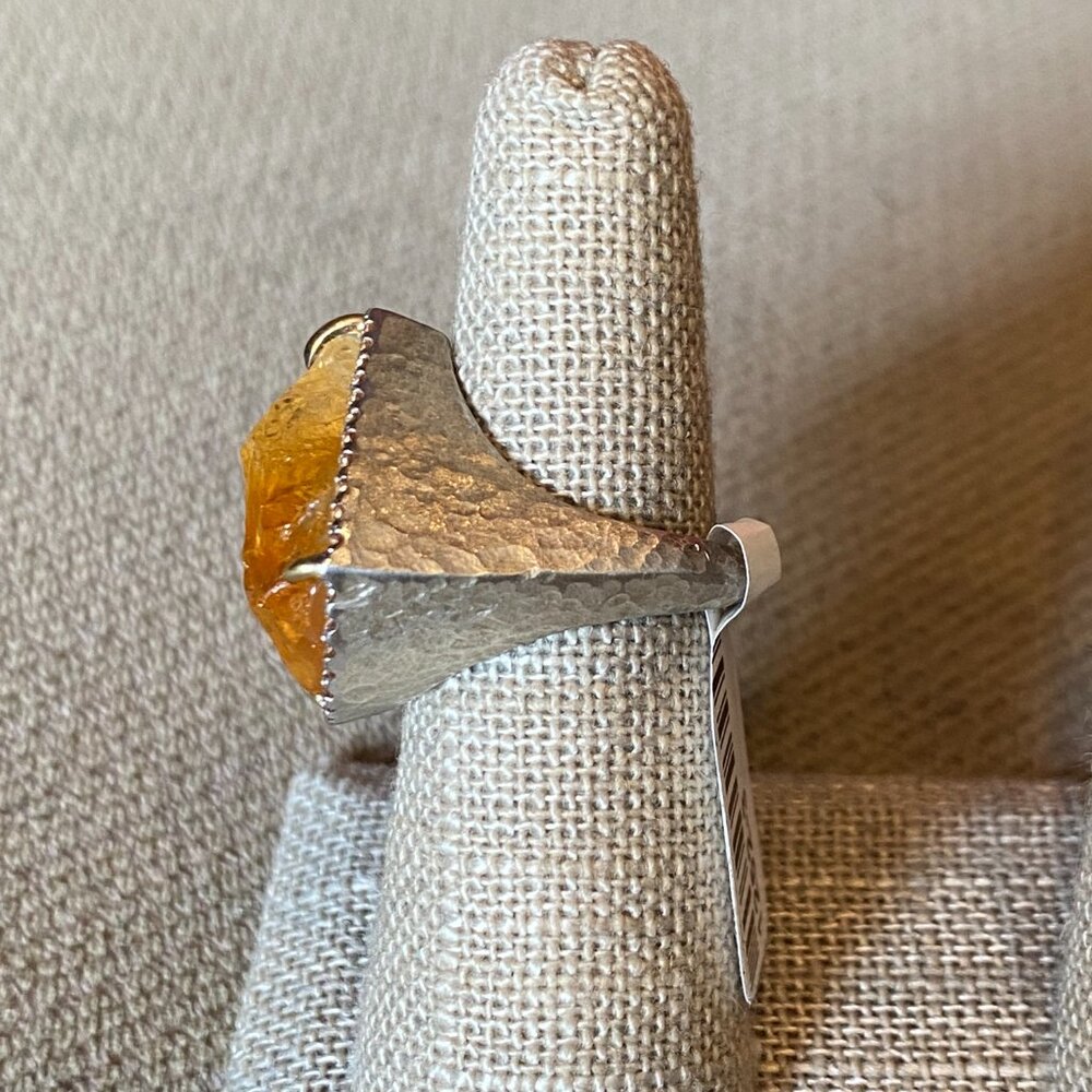 Citrine ring 17.7 CTW in silver; approx sz 6-7 - Picture 3 of 5